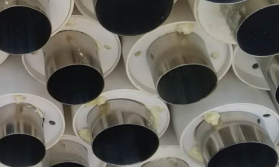 不銹鋼保溫管是聚氨酯發(fā)泡一次成型，可耐100°高溫